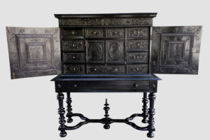 Cabinet d’ébène du XVIIe siècle