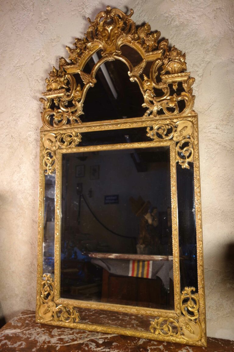 Important miroir d’époque Régence aux deux dorures