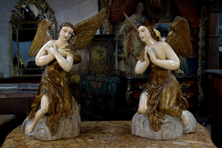 Paire d’anges en polychromie, XVIIIe siècle