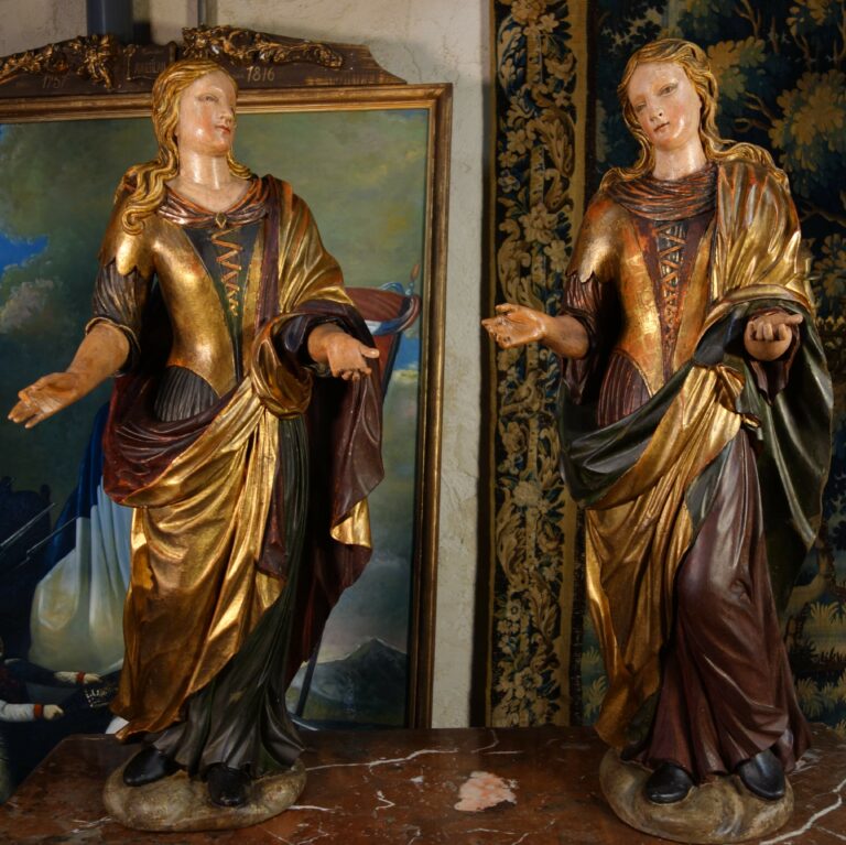 Paire de statues de servantes vénitiennes polychromes et dorées, XVIIIe siècle